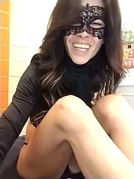 EmySkinny85 online show from December 31, 4:25 pm