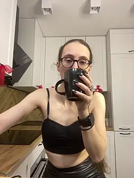 MartiniiSelenna online show from December 17, 6:30 am