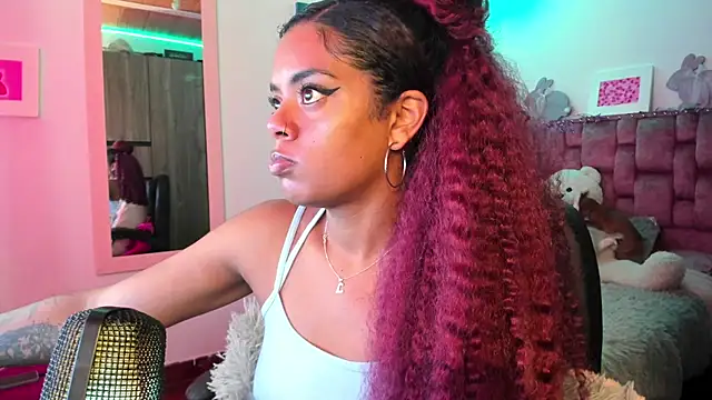 ladyrd1 online show from December 17, 8:10 pm