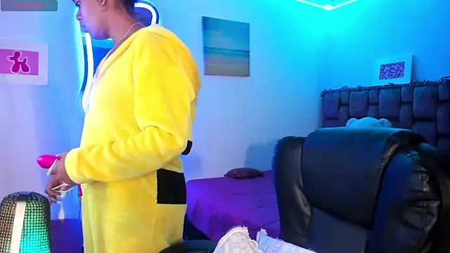 ladyrd1 online show from December 31, 5:11 am