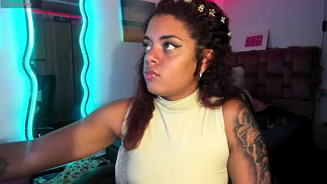 ladyrd1 online show from January 11, 8:00 am