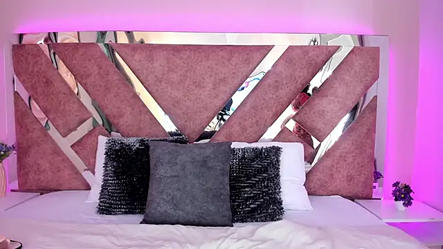 MarianaGarciaa   online show from December 3, 7:01 pm