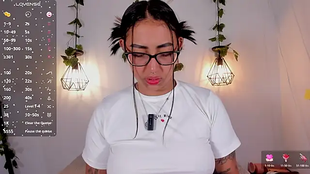 Snapshot of melanieecox chatting on March 3, 2:50 am melanieecox online show from March 3, 2:50 am