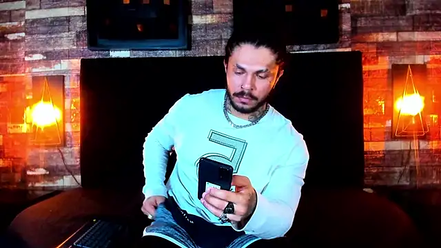 Snapshot of Van_Velckan chatting on December 9, 4:56 am Van Velckan online show from December 9, 4:56 am