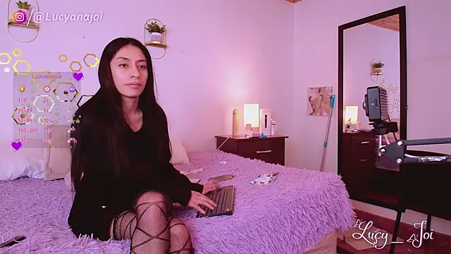 Snapshot of Lucy_joi chatting on October 6, 2:53 am Lucy joi online show from October 6, 2:53 am