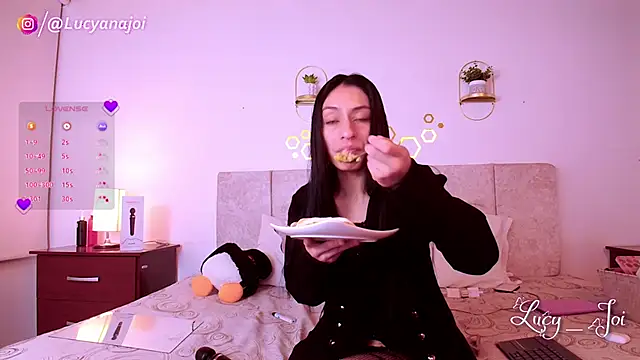 Snapshot of Lucy_joi chatting on November 22, 2:54 am Lucy joi online show from November 22, 2:54 am