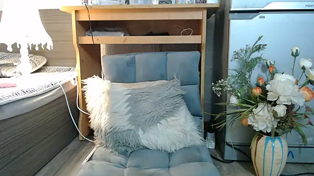 Snapshot of yang_hiii chatting on March 14, 11:01 am yang hiii online show from March 14, 11:01 am