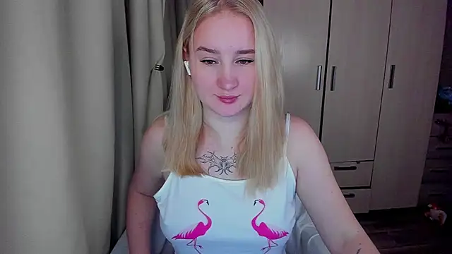 Snapshot of KeiraNight chatting on March 12, 1:12 am KeiraNight online show from March 12, 1:12 am