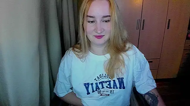Snapshot of KeiraNight chatting on June 14, 3:25 pm KeiraNight online show from June 14, 3:25 pm