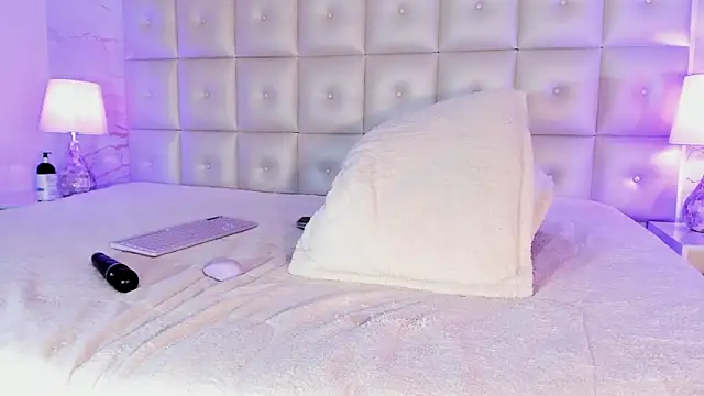 sabrinamilani online show from January 16, 6:25 am