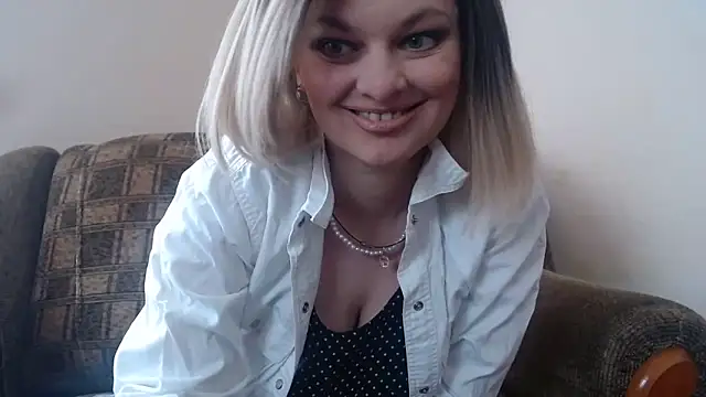 Snapshot of YourSweetJam chatting on April 9, 11:04 am YourSweetJam online show from April 9, 11:04 am