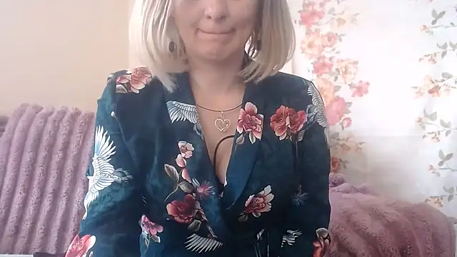 Snapshot of YourSweetJam chatting on July 7, 9:46 am YourSweetJam online show from July 7, 9:46 am