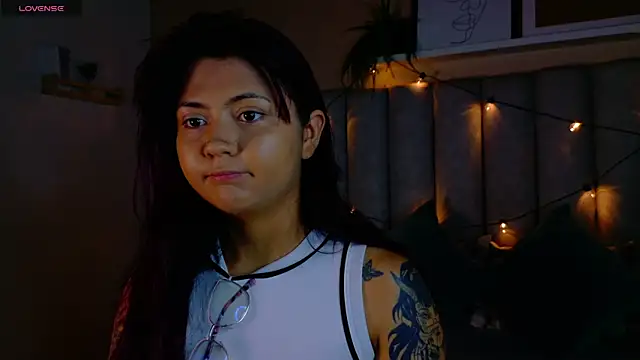 alaia-rogers online show from December 17, 11:49 am