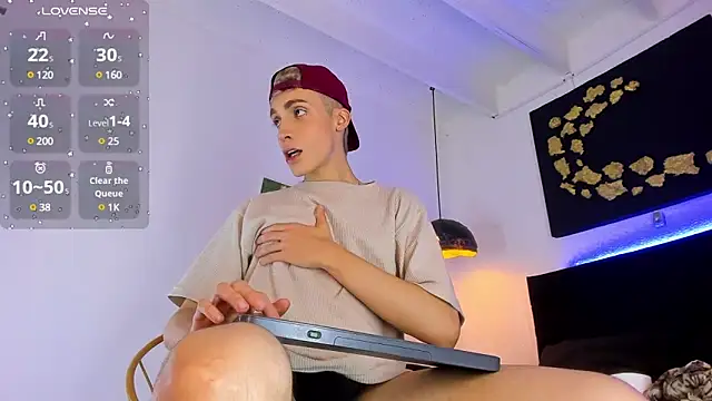 Snapshot of Angel_Snowhotxxx chatting on February 21, 11:01 am Angel Snowhotxxx online show from February 21, 11:01 am