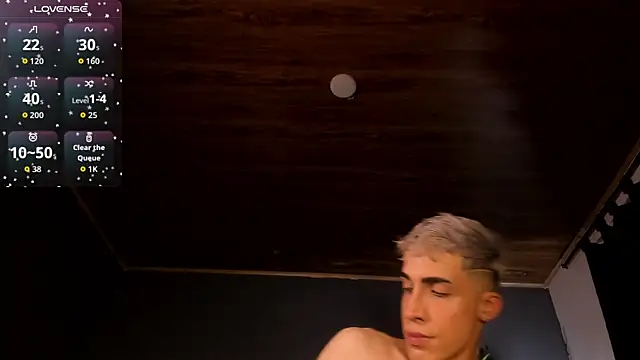 Snapshot of Angel_Snowhotxxx chatting on October 23, 12:32 am Angel Snowhotxxx online show from October 23, 12:32 am