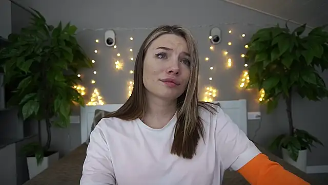 IceDanielles online show from January 7, 2:19 pm