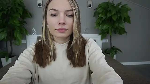 IceDanielles online show from January 16, 1:47 pm