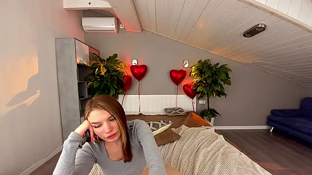 IceDanielles online show from February 17, 8:36 pm