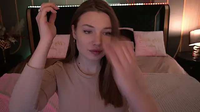 IceDanielles online show from November 28, 1:36 pm