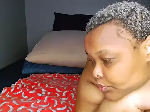 Snapshot of fatafricanqueen chatting on April 9, 8:36 pm fatafricanqueen online show from April 9, 8:36 pm