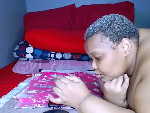 Snapshot of fatafricanqueen chatting on April 16, 7:14 pm fatafricanqueen online show from April 16, 7:14 pm