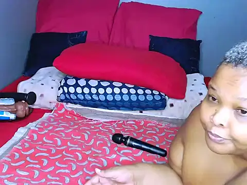 Snapshot of fatafricanqueen chatting on April 24, 7:27 pm fatafricanqueen online show from April 24, 7:27 pm