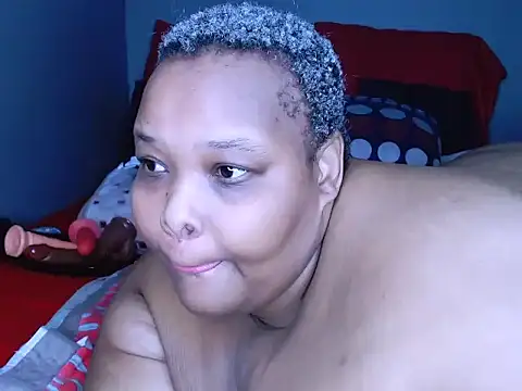 Snapshot of fatafricanqueen chatting on May 13, 8:38 pm fatafricanqueen online show from May 13, 8:38 pm