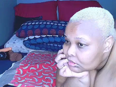 Snapshot of fatafricanqueen chatting on June 4, 9:37 am fatafricanqueen online show from June 4, 9:37 am