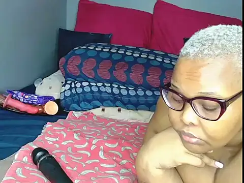 Snapshot of fatafricanqueen chatting on June 26, 10:41 am fatafricanqueen online show from June 26, 10:41 am