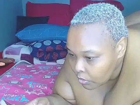 Snapshot of fatafricanqueen chatting on July 22, 7:00 am fatafricanqueen online show from July 22, 7:00 am