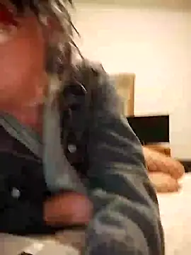 Snapshot of MATTIS11 chatting on December 6, 8:40 pm MATTIS11 online show from December 6, 8:40 pm