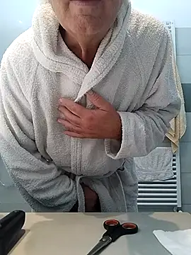 Snapshot of MATTIS11 chatting on November 20, 8:36 am MATTIS11 online show from November 20, 8:36 am