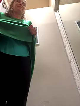 Lwhite1 online show from December 18, 4:24 pm