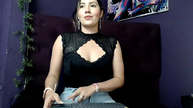 merlinaadams  online show from February 22, 7:36 pm