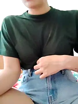 Snapshot of merlinaadams_ chatting on May 9, 4:56 pm merlinaadams online show from May 9, 4:56 pm