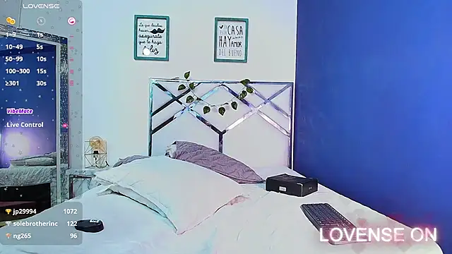 Snapshot of littleebonny chatting on January 12, 7:42 pm littleebonny online show from January 12, 7:42 pm