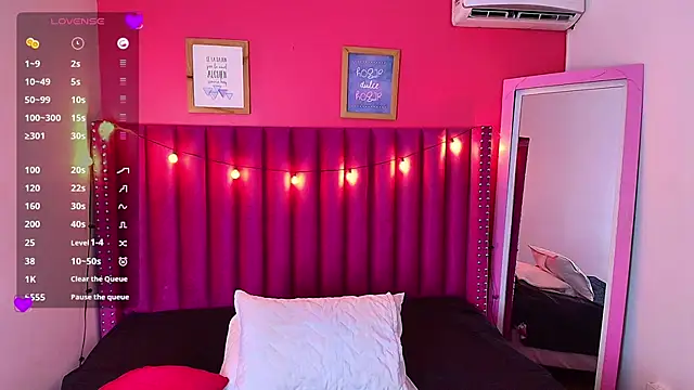 Snapshot of littleebonny chatting on January 15, 1:09 pm littleebonny online show from January 15, 1:09 pm