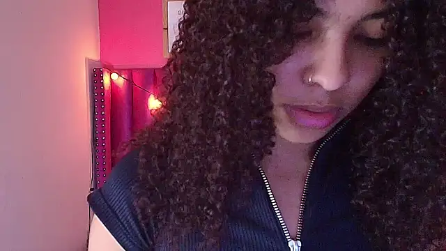 Snapshot of littleebonny chatting on February 7, 7:38 pm littleebonny online show from February 7, 7:38 pm