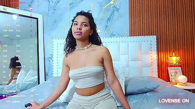 Snapshot of littleebonny chatting on February 9, 8:34 pm littleebonny online show from February 9, 8:34 pm