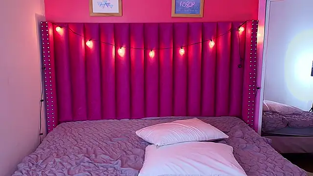 Snapshot of littleebonny chatting on February 20, 1:51 pm littleebonny online show from February 20, 1:51 pm