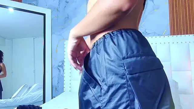 Snapshot of littleebonny chatting on March 3, 7:49 pm littleebonny online show from March 3, 7:49 pm