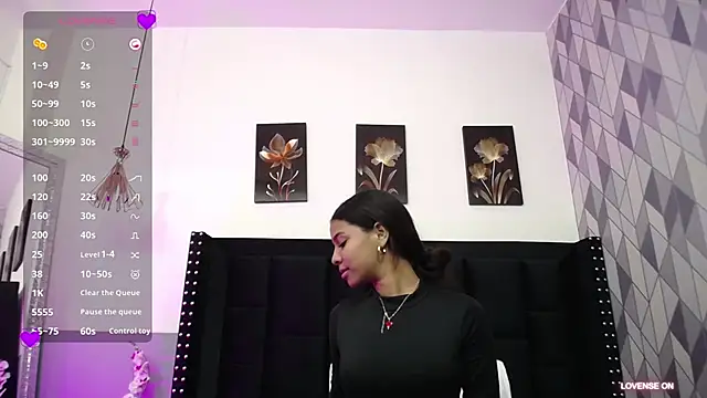 Snapshot of littleebonny chatting on March 8, 7:53 pm littleebonny online show from March 8, 7:53 pm