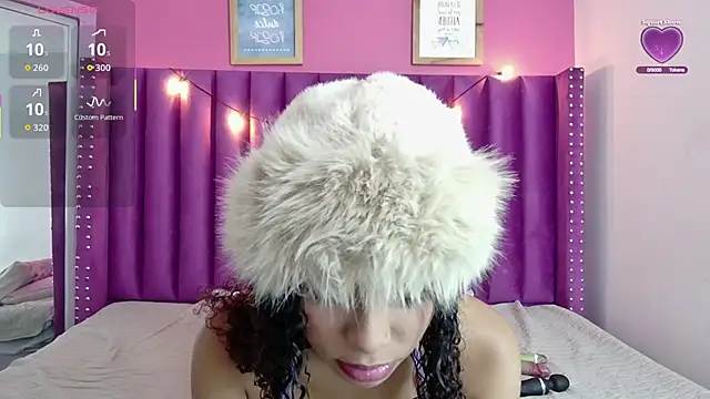 Snapshot of littleebonny chatting on November 10, 1:21 pm littleebonny online show from November 10, 1:21 pm