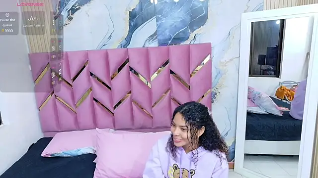 Snapshot of littleebonny chatting on November 27, 12:51 pm littleebonny online show from November 27, 12:51 pm