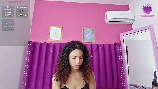 Snapshot of littleebonny chatting on November 29, 1:03 pm littleebonny online show from November 29, 1:03 pm