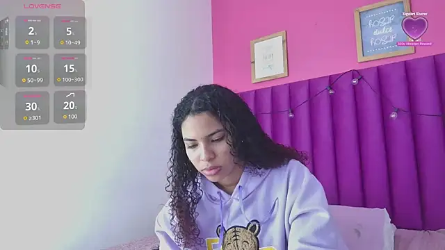 Snapshot of littleebonny chatting on February 18, 12:45 pm littleebonny online show from February 18, 12:45 pm