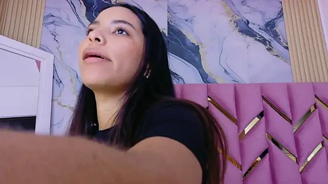 Snapshot of littleebonny chatting on February 23, 1:03 am littleebonny online show from February 23, 1:03 am