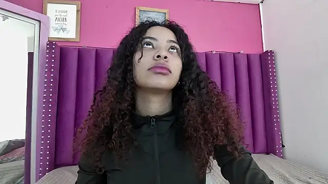 Snapshot of littleebonny chatting on March 12, 12:33 pm littleebonny online show from March 12, 12:33 pm