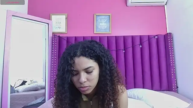 Snapshot of littleebonny chatting on March 26, 12:33 pm littleebonny online show from March 26, 12:33 pm