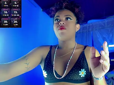 Snapshot of KayleighDreams_ chatting on October 14, 8:15 am KayleighDreams online show from October 14, 8:15 am